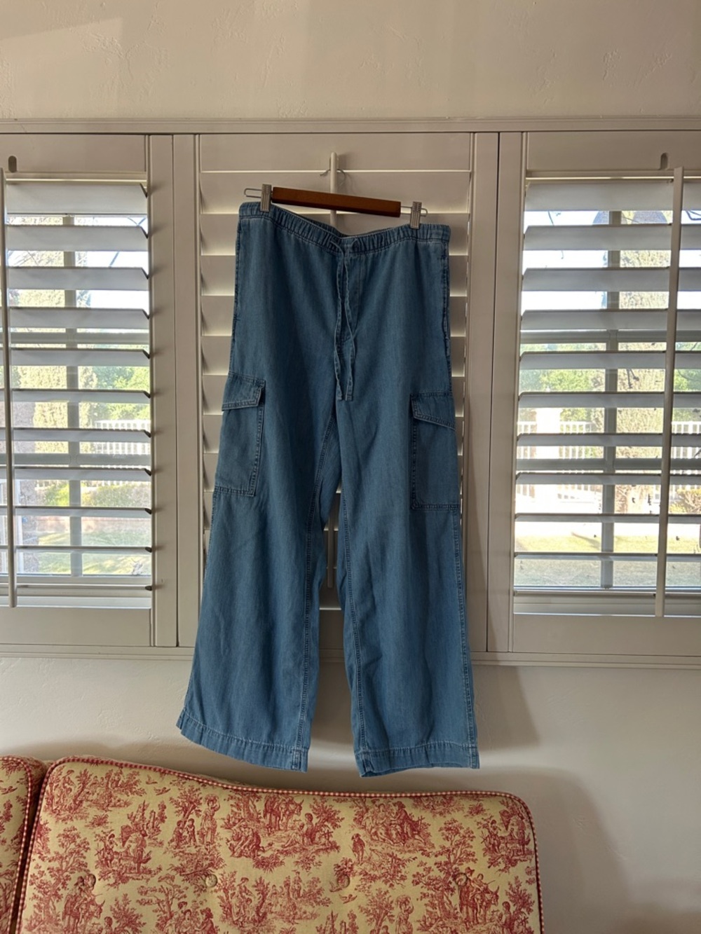 GAP women’s wide leg cargo pants